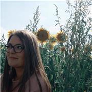 Diplomata in lingue offre lezioni di francese per studenti e adulti